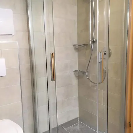 In Out! Gemuetliche Dachgeschosswohnung