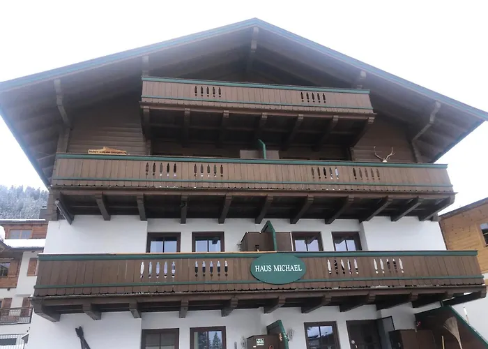 In Out! Gemuetliche Dachgeschosswohnung Apartman Königsleiten