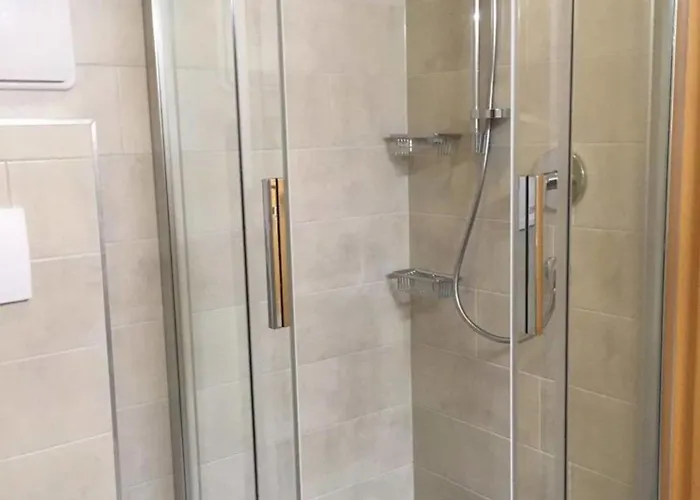 In Out! Gemuetliche Dachgeschosswohnung